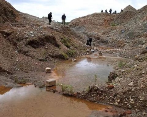 Military forces will be able to destroy machinery used in illegal mining in the country