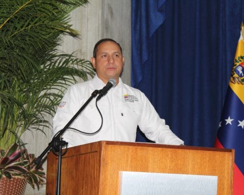 Minister Velásquez Araguayán activated surface transportation plan for the entire country