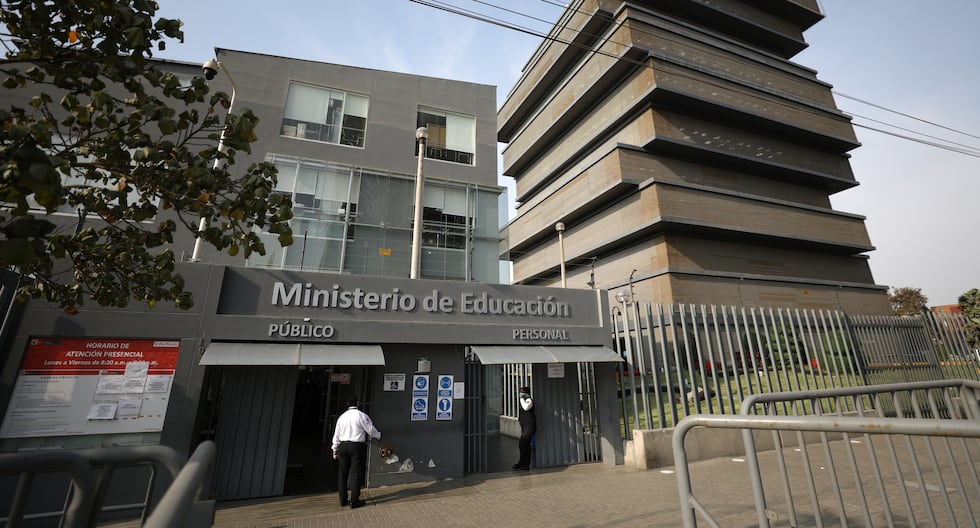 Ministry of Education asked to stop layoffs of school psychologists