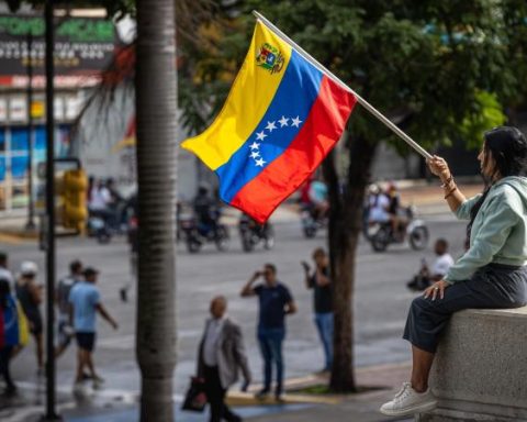 More than half of Colombians fear a future similar to Venezuela's: why?