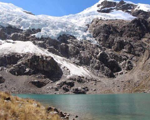 Nevado Huaytapallana presents a 70% retreat in its glacial mass