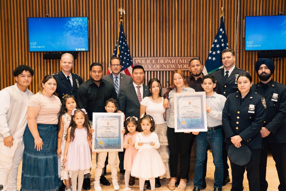 New York police honor two Venezuelan migrants for helping prevent a crime