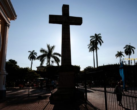 Nicaragua forces churches to pay taxes and closes 151 NGOs