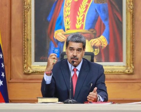 Nicolas Maduro says WhatsApp is a threat to his country