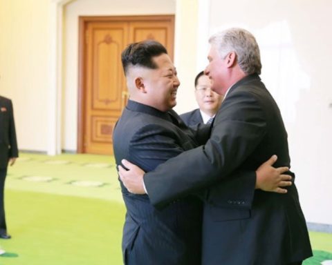 Miguel Díaz-Canel y Kim Jong Un en Corea del Norte