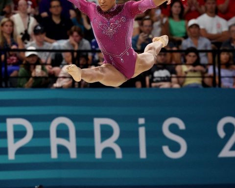 Off the podium: Rebeca finishes 4th and Biles 5th on beam