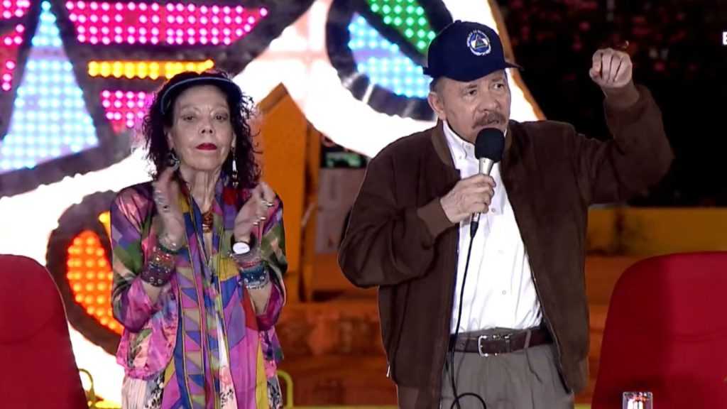 Ortega defends his wife, but laughs at her: “How the dogs howl!”