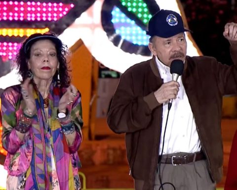 Ortega defends his wife, but laughs at her: “How the dogs howl!”