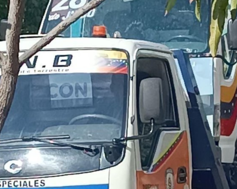 PNB seized the truck used by María Corina Machado and Edmundo González by crane