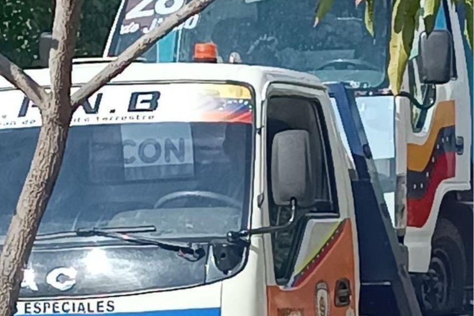 PNB seized the truck used by María Corina Machado and Edmundo González by crane