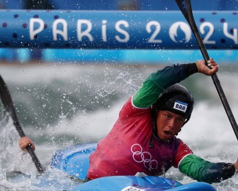 Paris Olympics: Ana Sátila and Pepê advance in kayak cross