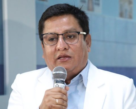 Peruvian Medical Association demands the dismissal of Minister César Vásquez