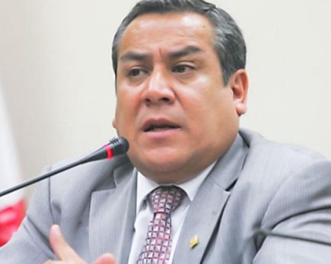 Peruvian diplomats who left Venezuela are already waiting in Colombia to return to the country