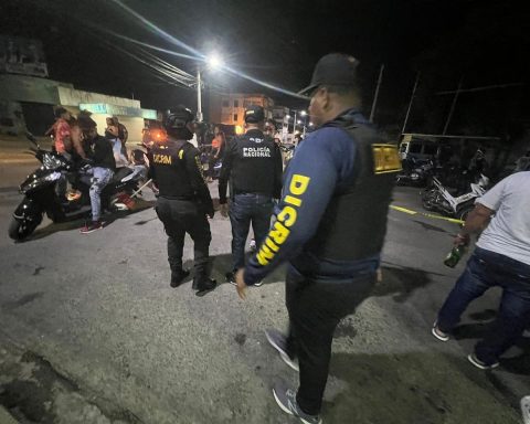 Policía detiene varias personas, ocupa Hookas, Vapes y arma de fuego en SPM