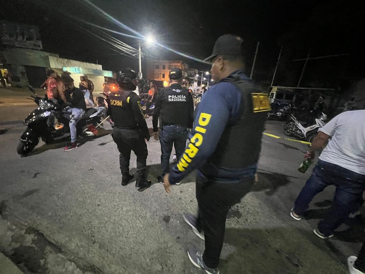 Policía detiene varias personas, ocupa Hookas, Vapes y arma de fuego en SPM