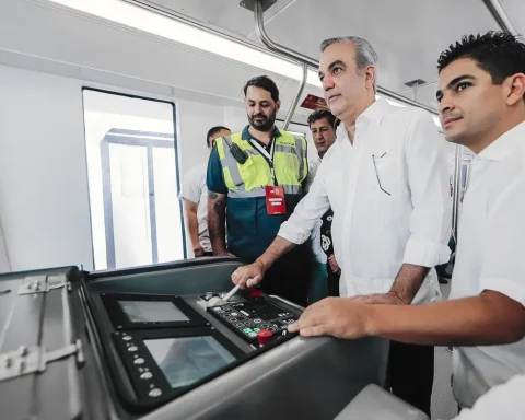 Presidente Abinader condujo el Monorriel de Santiago ayer