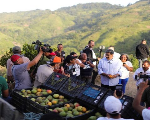 Presidente Maduro: "Hay que superar la meta de 6 mil comunas"