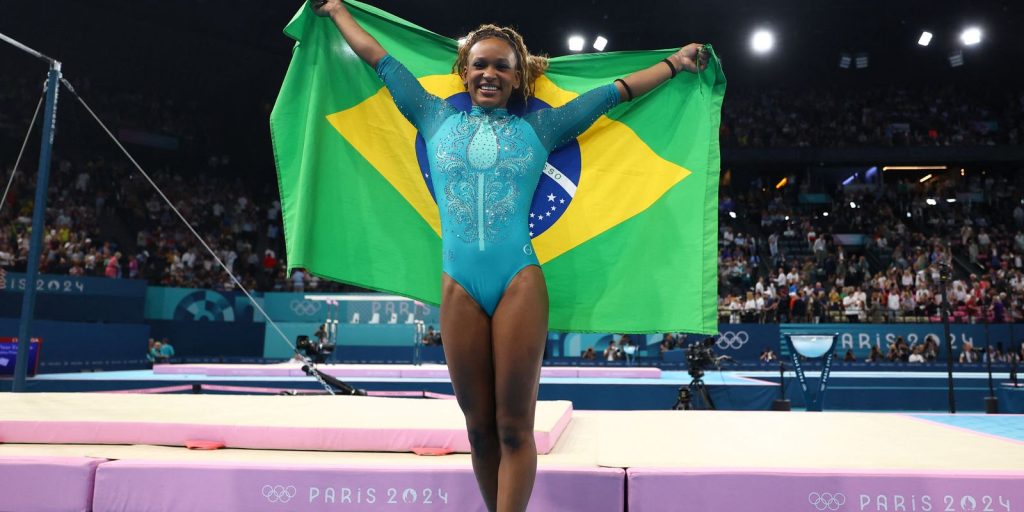 Rebeca Andrade is celebrated by Brazilian sports legends