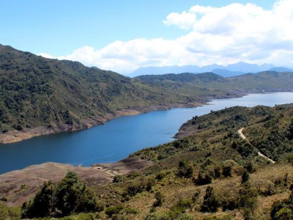 Reservoir levels in Bogotá, slowed by lack of rain and little water saving