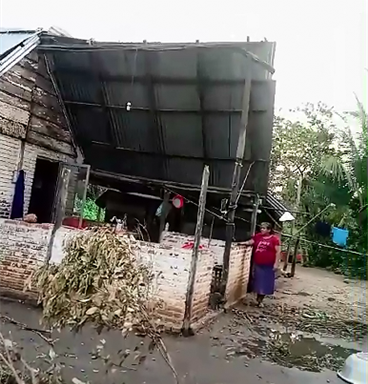 Residents of the communities of San Juan were left without roofs due to strong winds