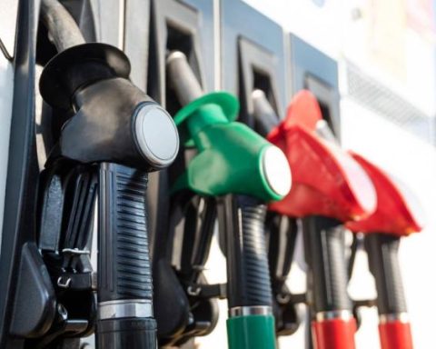 Retail price of a gallon of diesel fuel rises by 1.904 pesos