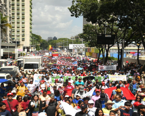 Revolutionary people of Caracas mobilize in support of the Law against fascism