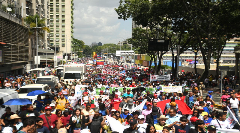 Revolutionary people of Caracas mobilize in support of the Law against fascism