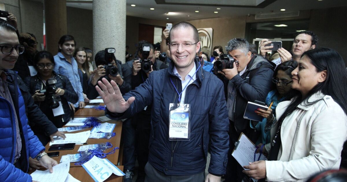 Ricardo Anaya returns to Mexico to join the Senate