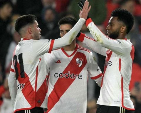 River Plate advanced to the quarterfinals of the Copa Libertadores after beating Talleres (2-1)