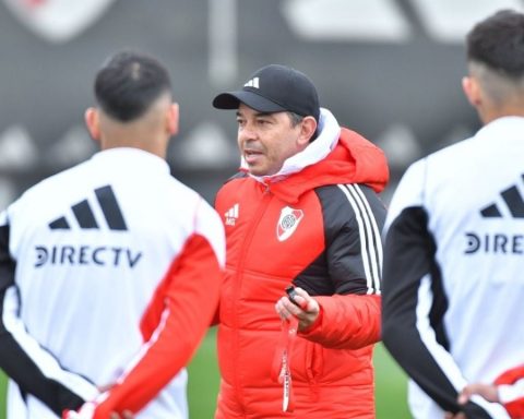 River welcomes leader Huracán, in Gallardo's debut