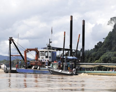 Sandinistas create the Nicaraguan San Juan River Dredging Company and reveal how much the country has spent on these tasks