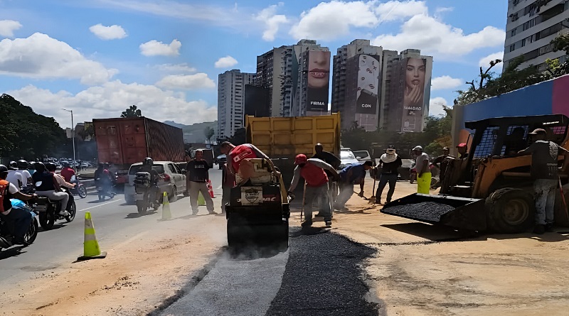 Recuperan tramo de autopista "Gran Cacique Guaicaipuro" en Caracas