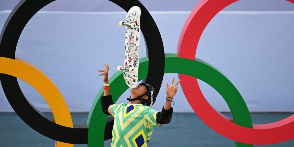 Skateboarding and juggling on the podium: Augusto Akio wins bronze at Skate Park