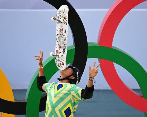 Skateboarding and juggling on the podium: Augusto Akio wins bronze at Skate Park