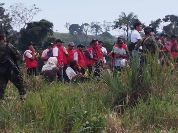 Soldiers who were being held by peasants 'instrumentalized' by ex-Farc are released