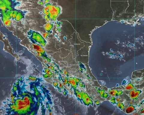 Storm Carlotta forms from tropical depression Three-E; this is the trajectory