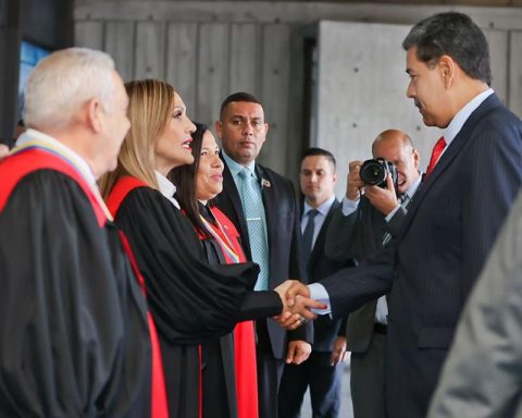 TSJ gives the CNE three days to submit all voting records