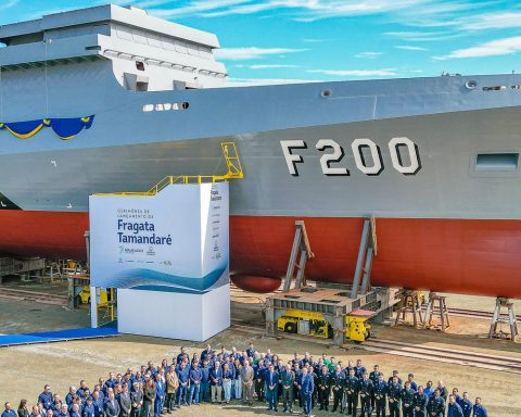 Tamandaré frigate is launched in a ceremony attended by Lula