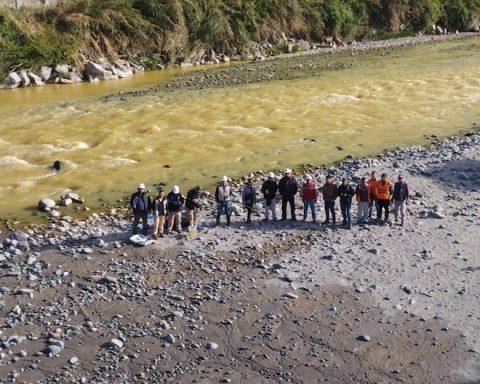 Tambo River: Minera Aruntani claims that the Titire river is contaminated by natural causes