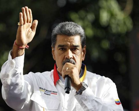 The European Union rejects Maduro's reelection and increases international pressure