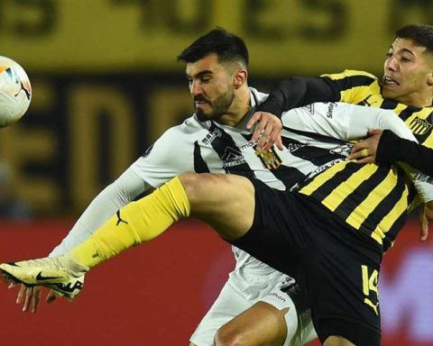 The Strongest was beaten (4-0) by Peñarol and was left badly wounded in the Libertadores