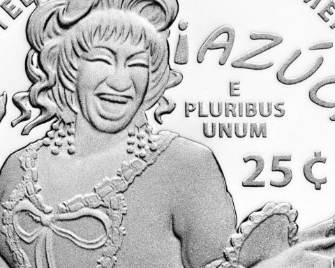 The US puts into circulation the coin in honor of the Cuban singer Celia Cruz