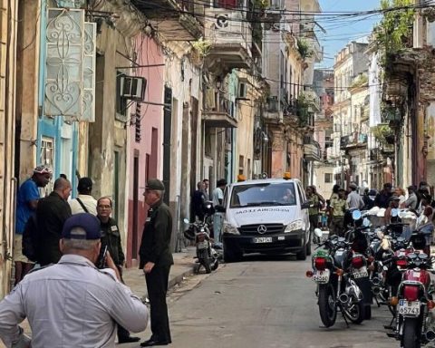 Despliegue policial en el área donde apareció el cadáver