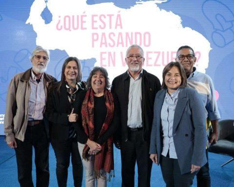 They analyzed elements of the fascist attack against the country