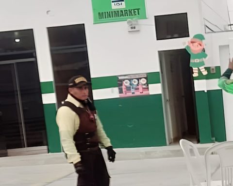 Three armed thugs assault workers at a gas station in Piura