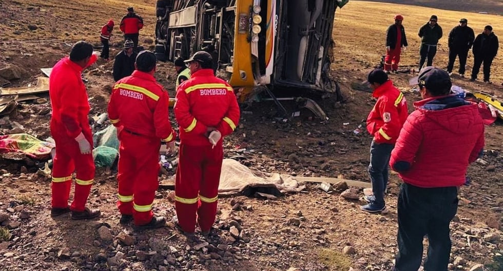 Three dead and 29 injured after bus crash on the road to Puquio in the Negro Mayo sector