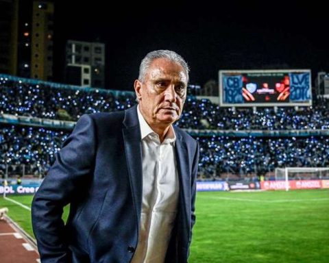 Tite criticises Conmebol: “It is absurd that clubs have to arrive in La Paz a day early”