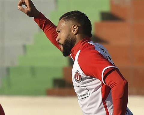 Tommy Tobar leads the Clausura tournament's top scorers table