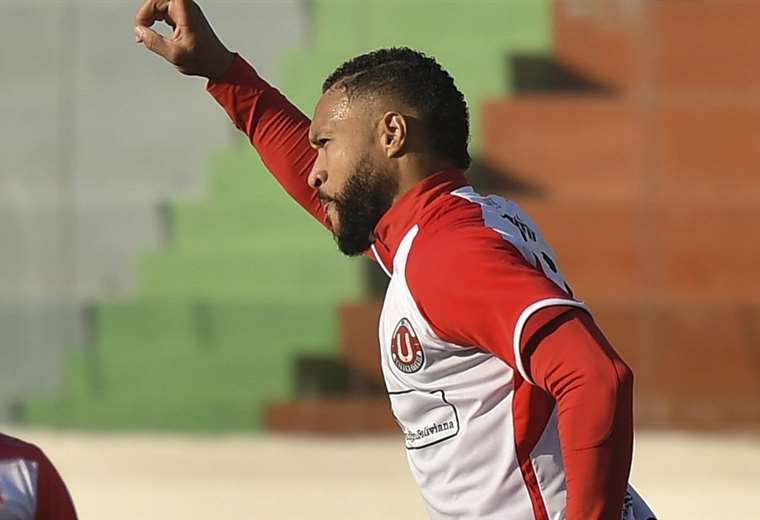 Tommy Tobar leads the Clausura tournament's top scorers table