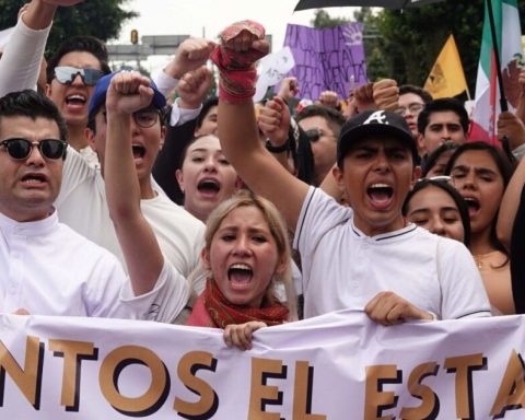 UNAM, IBERO and ITESO students call for a march against judicial reform